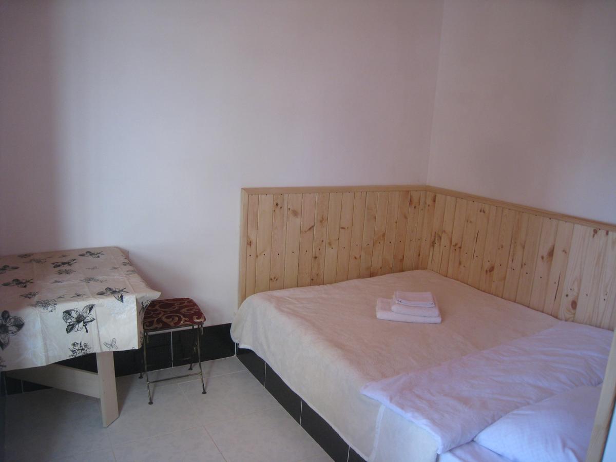 Mini-Hotel Kamianets Экстерьер фото