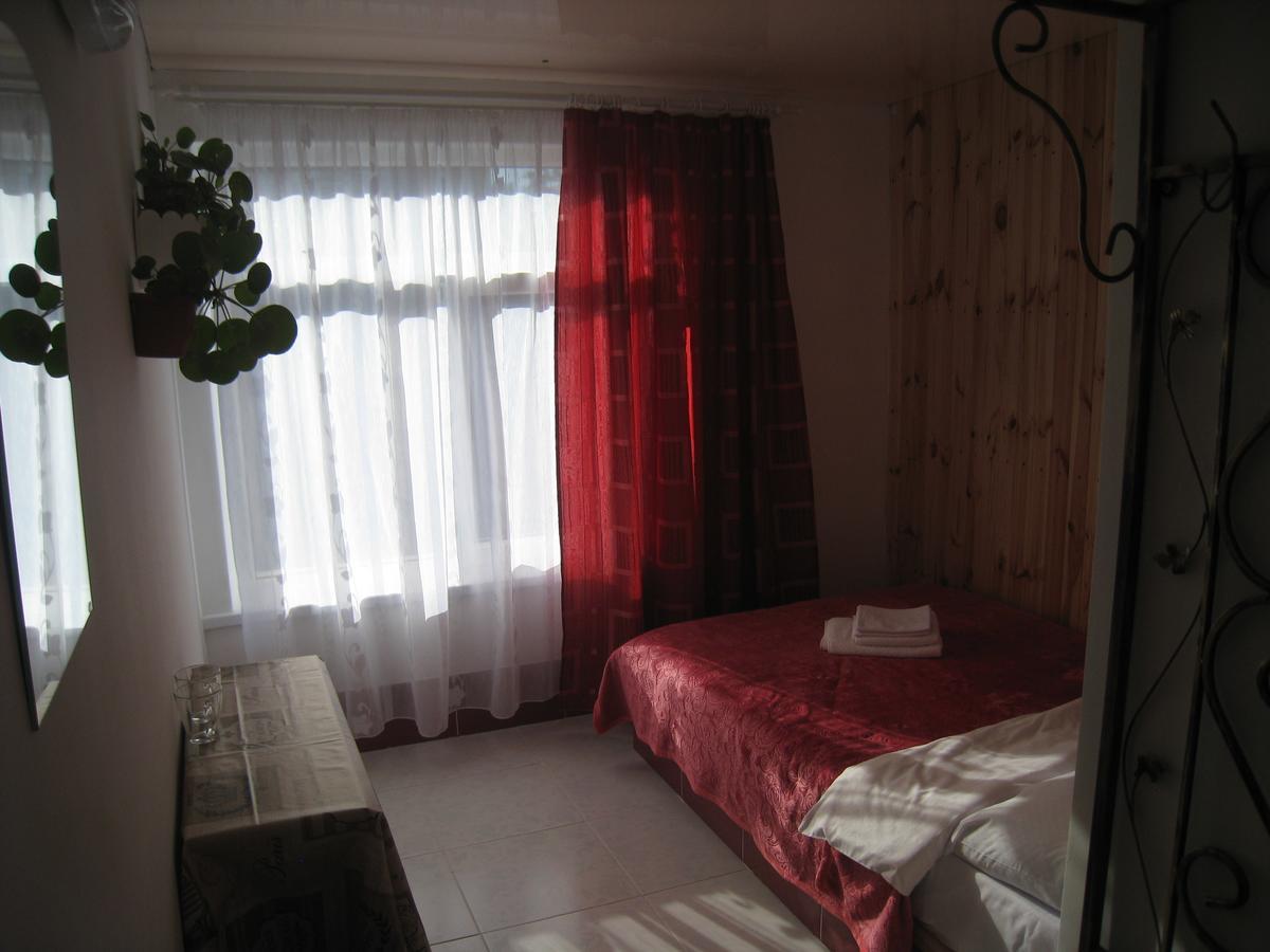 Mini-Hotel Kamianets Экстерьер фото
